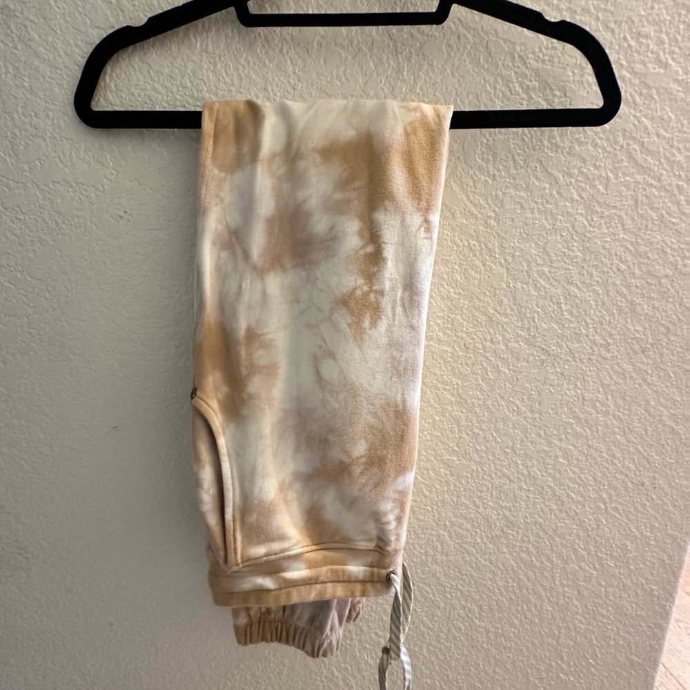 Vuori Camo Sweat Joggers. Like new